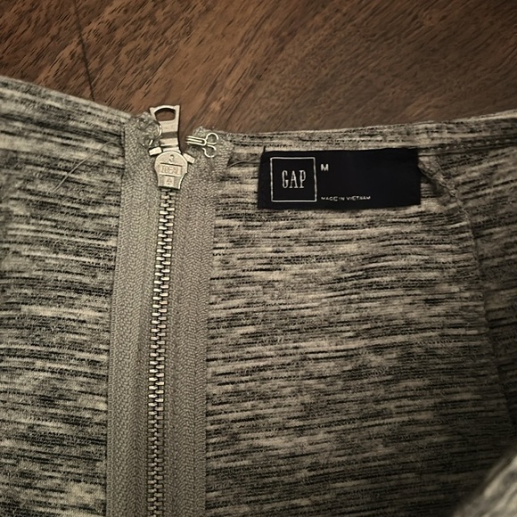 Gray GAP Skirt - Picture 2 of 3